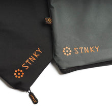 Load image into Gallery viewer, STNKY Bag XL Black and Grey Details
